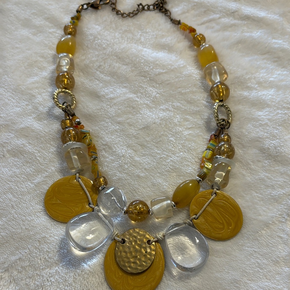 Elegant Yellow and Gold Necklace
